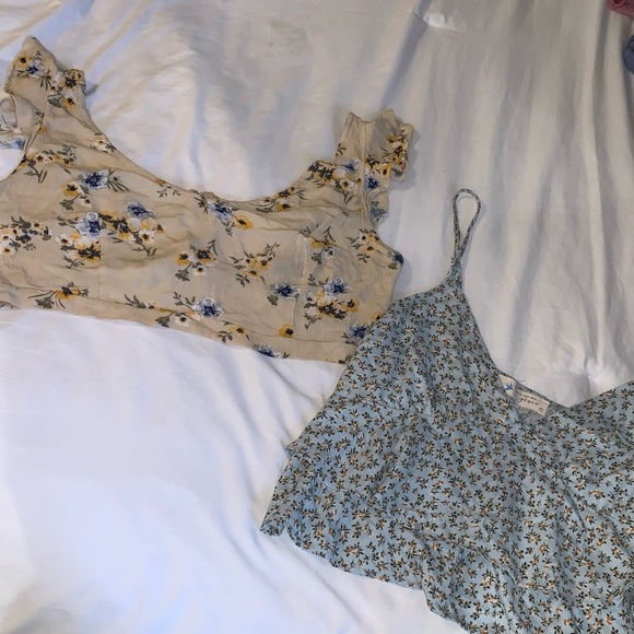 Bundle Of 2 Boutique Floral Crop Tops - Picture 2 of 8